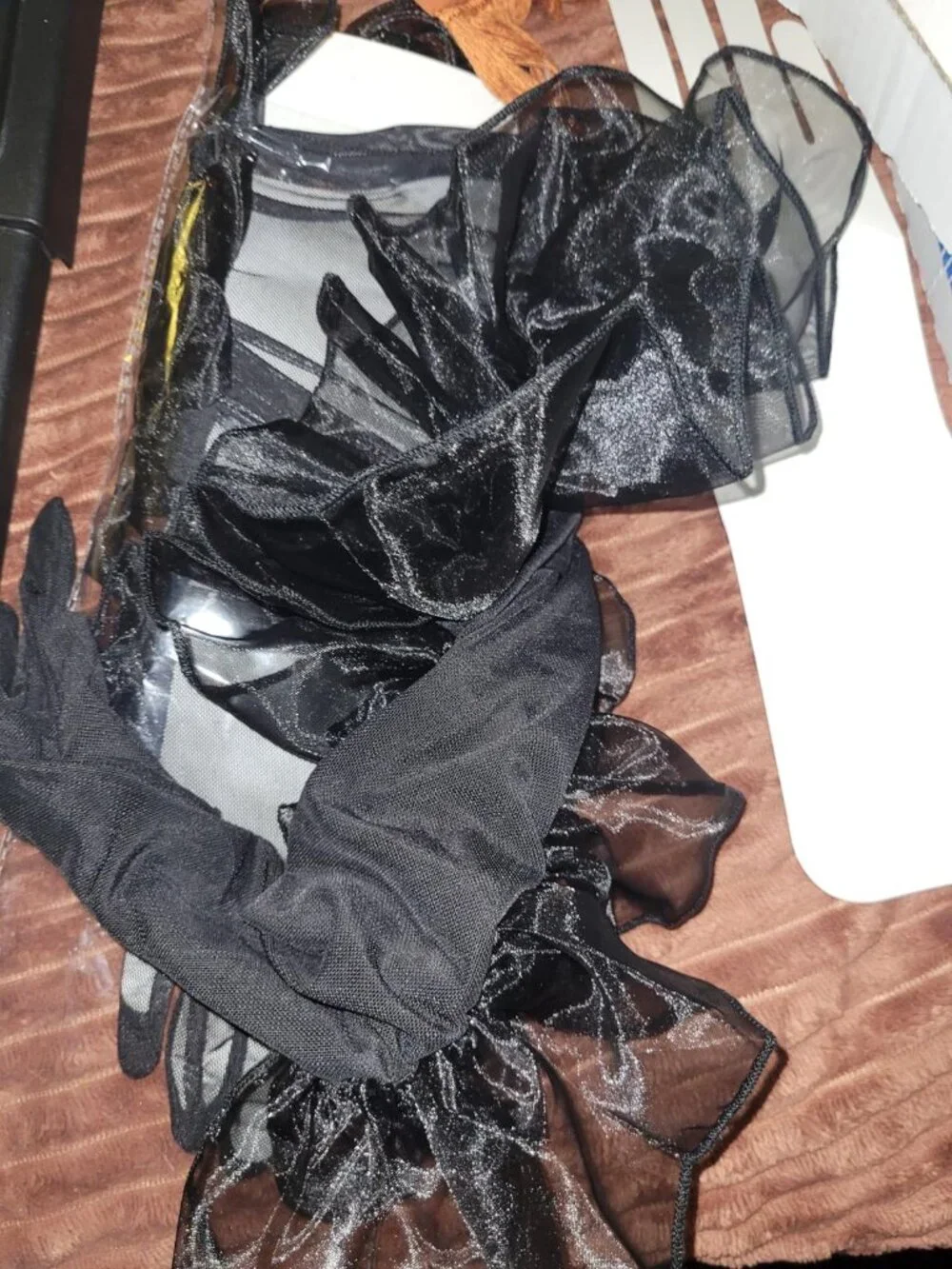 Women's Long Puffy Oversize Ruffle Gloves